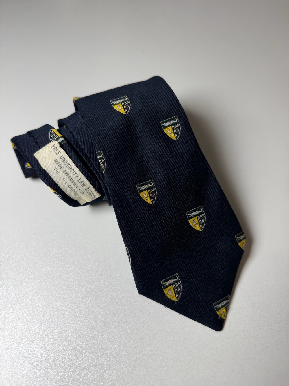 Vintage Riverty of Boston THE YALE UNIVERSITY LAW SCHOOL Navy Shield Pattern Tie